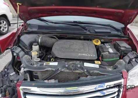 2015 Chrysler Town & Country Touring from USA, damaged, VIN 2C4RC1BG3FR620113